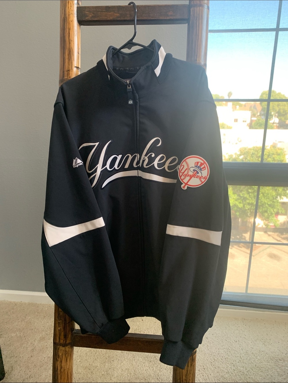 Majestic Navy and White insulated Yankees Bomber Jacket